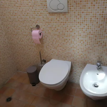 アパート 99 Nolfi ファーノ